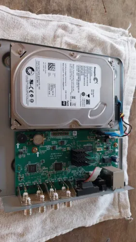 KIT COMPLETO DE CÂMERAS DE SEGURANÇA - 8 CÂMERAS + DVR COM HD