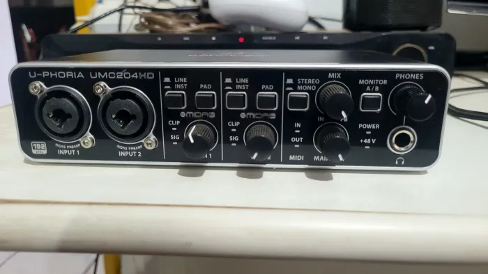 Interface de áudio Behringer U-Phoria UMC204HD