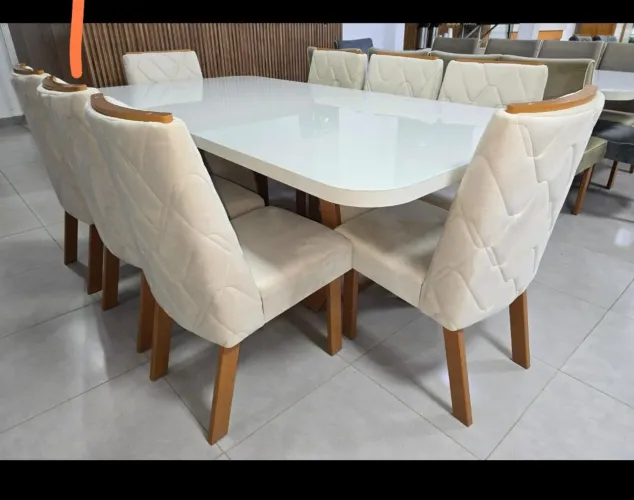 Mesa com 8 cadeiras 100%MDF