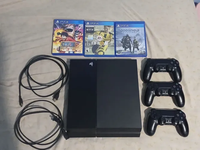 PS4 Fat 500GB com 3 controles originais + 3 jogos mídia física