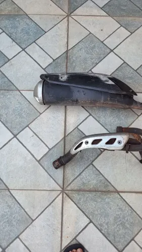 Vendo escapamento da XRE adaptado prá Falcon