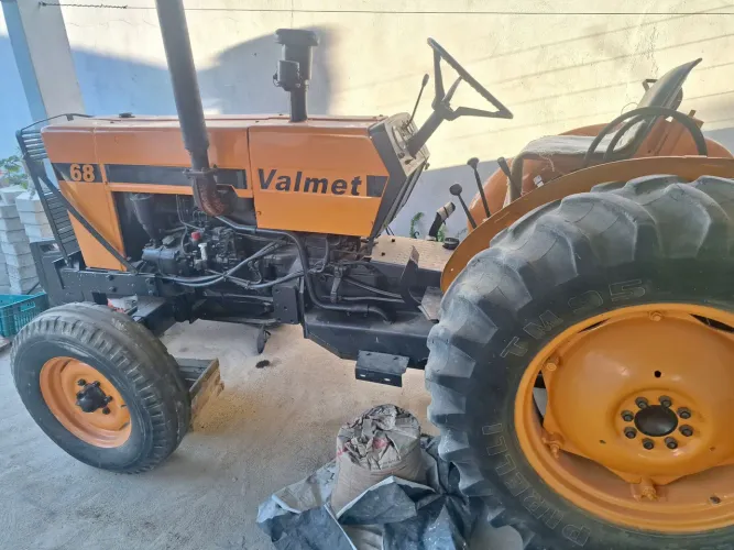 Trator valmet 68 com direção e comando hidráulico