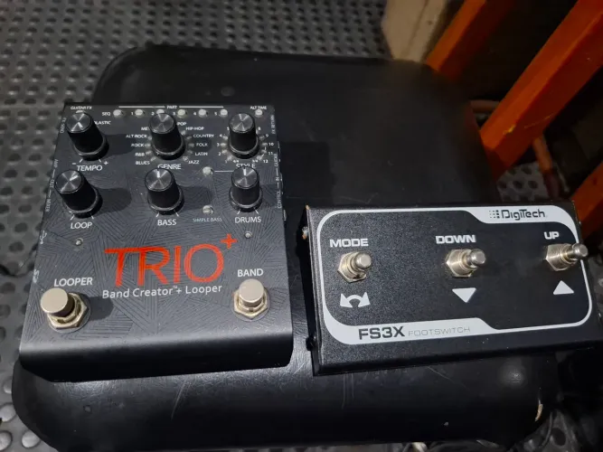 Pedal Trio+ Looper e Foot-Switch Digitech