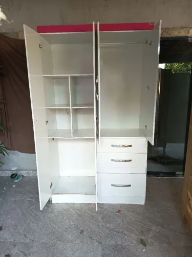Guarda roupa pequeno 