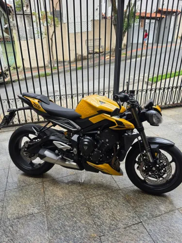 Moto Triumph Naked Street Triple 765 RS