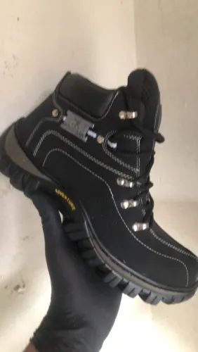Bota com sandália tam 40 pegar havan ou posto Canaã