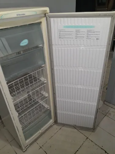 Freezer Vertical Electrolux 210 litros