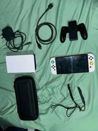Nintendo switch OLED (usado) + case + película + cartão micro SD 128gb