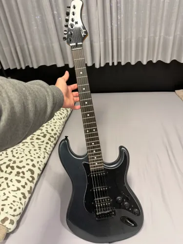 Guitarra sixmart tagima + amplificador