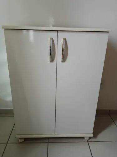 Armário multiuso pequeno