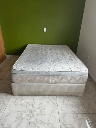 Vendo cama box tamanho padrão 