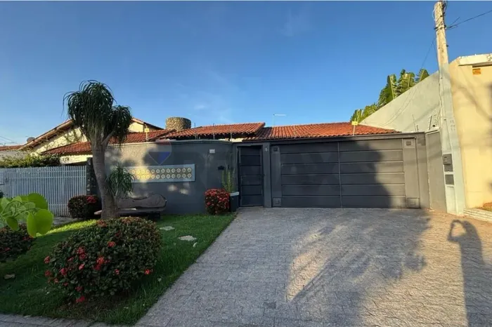 Casa com três dormitorios a venda Jardim Arapua, em Lins!