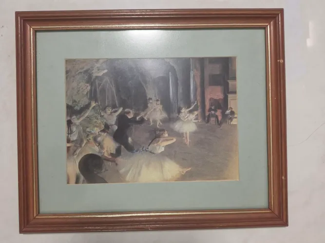 Quadro gravura com proteção em vidro na moldura de madeira