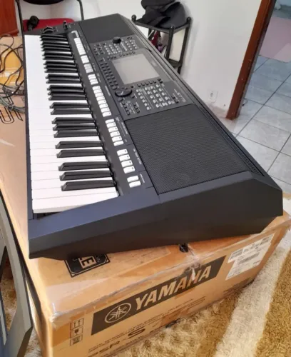 Teclado Yamaha PSR S775