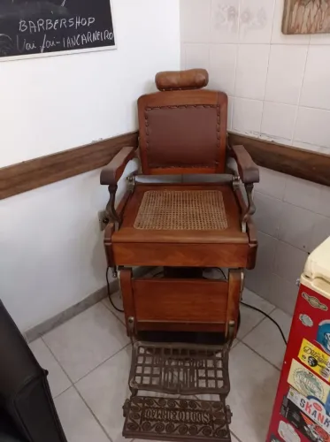 Cadeira de barbeiro antiga
