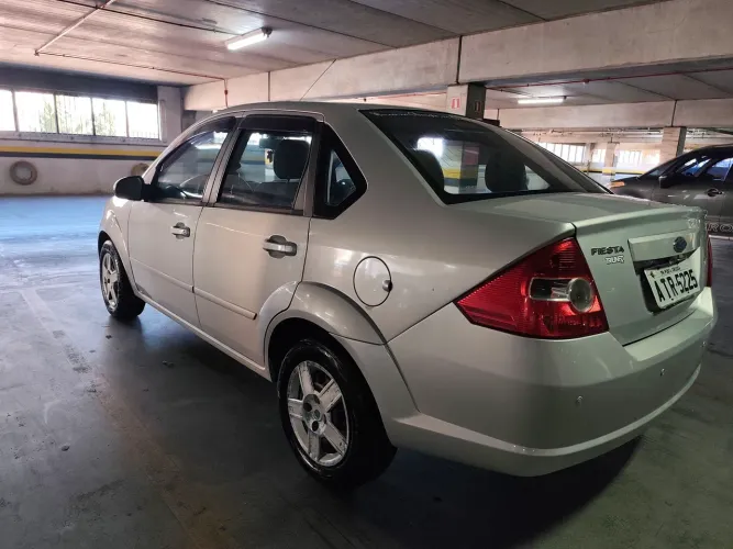 Ford Fiesta Sedan 1.0 8V Flex 4P 2008