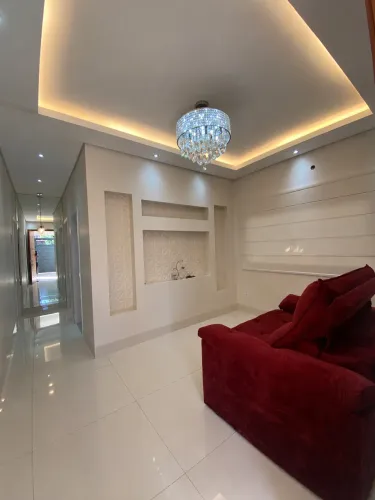 Casa com suíte, área gourmet e 2 vagas - Excelente investimento