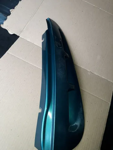 Acabamento Lateral Esquerdo da Courier