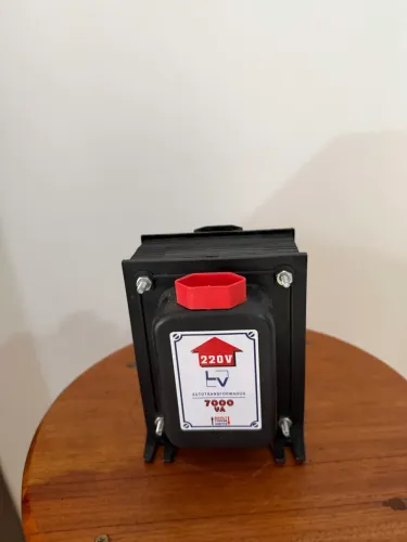 Autotransformador 7000VA da marca LV - liga aparelho 220v em 127v