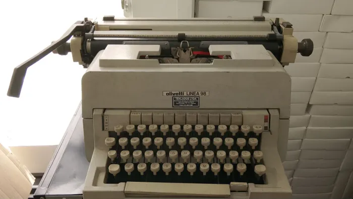 Olivetti Linea 98 Maquina de Escrever Analógica Vintage Retrô