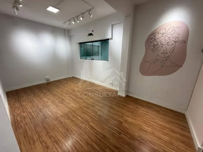 Sala comercial com 28 m² para Locação no Embaré - R$ 1.800,00