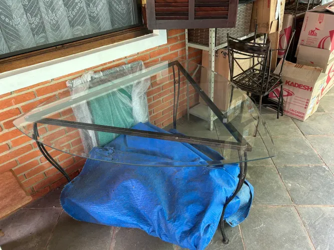 Mesa triangular 6 cadeiras ferro maciço