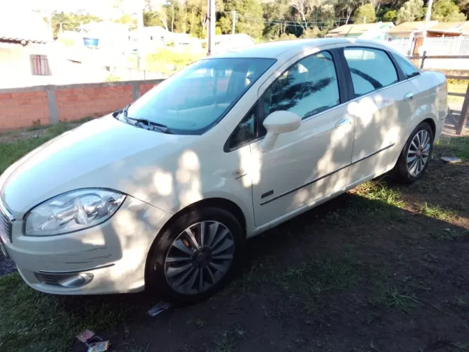 Fiat Linea Essence 1.8 Flex 16V 4P 2013