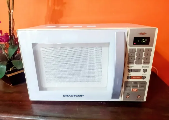 Microondas Brastemp single 18 lts 110v ótimo estado 