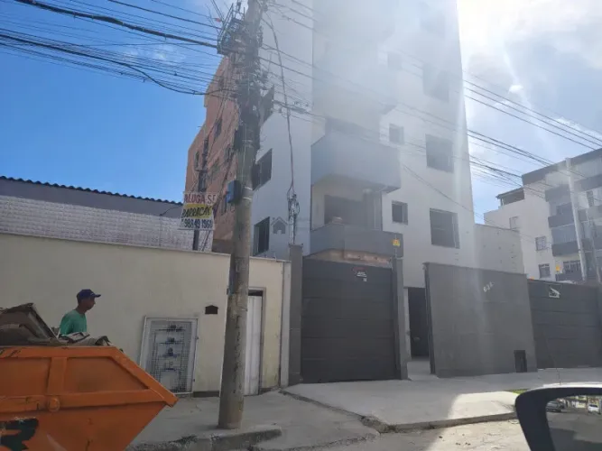 EXELENTE COBERTURA 03 QUARTOS, 01 SUATES, 02 VAGAS DE GARAGEM NO BAIRRO NOVO ELDORADO EM