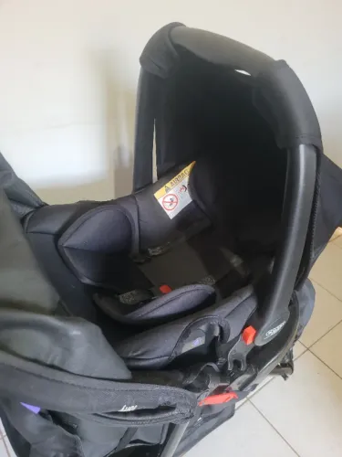 Carrinho de bebê + bebê conforto 