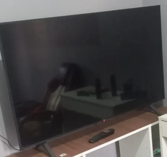 Smart TV LG 50" com defeito