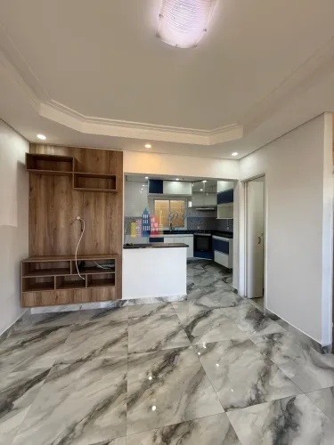 Casa em Condomínio à Venda em Santana de Parnaíba-SP - 3 quartos, 1 suíte, 2 salas, 2 banh