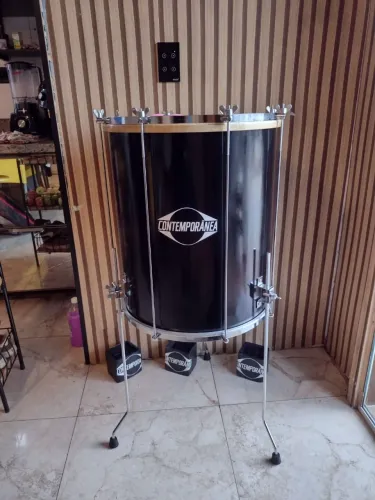 Surdo 18" contemporânea C/Capa + tripé +baqueta