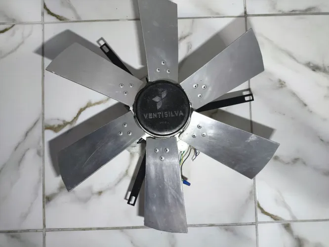 Exaustor Axial modelo E50M4 bivolt novo de 780W Ventisilva