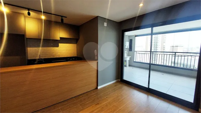 Apartamento à venda ou para alugar com 2 quartos, sendo 1 suíte, no condomínio Edifício Ír