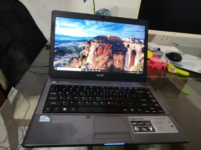 Vendo esse NoteBook funcionando perfeitamente.