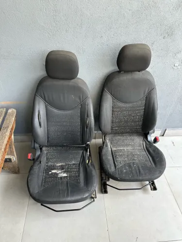 Vendo par de bancos Fiorino 2018.