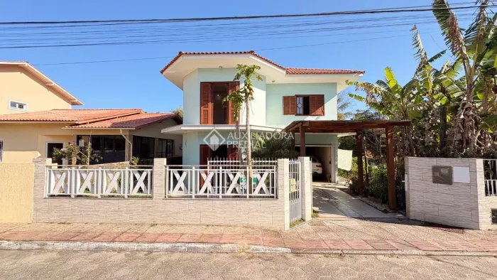 Casa à venda 4 dormitórios e 1 suíte na Vargem Grande, Florianópolis