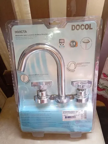 Bica para pia, para água quente e fria