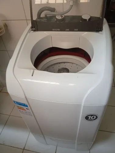 Vende se uma máquina de lavar 110w