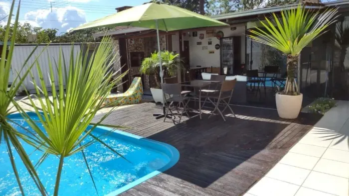 CASA DE ESQUINA COM PISCINA E ÁREA DE FESTAS - AVENTUREIRO, JOINVILLE