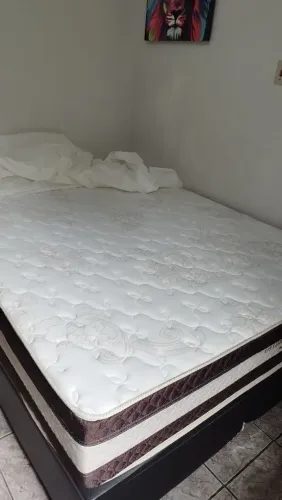 Cama Queen com Baú duplo usada