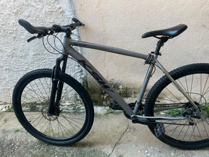Bicicleta aro 29 quadro 21 em perfeita condições 