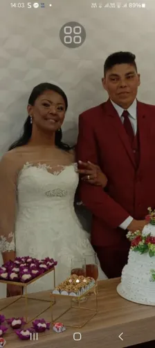 Tenho um vestido de noiva única dona ,marca Pronovia off White tamanho 42