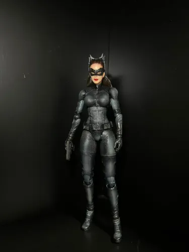 Mulher-Gato Selina Kyle - Batman: O Cavaleiro das Trevas Ressurge