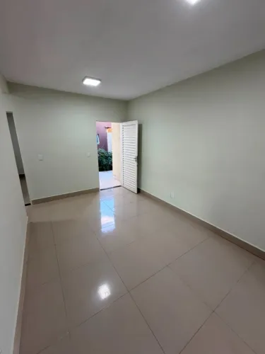 CASA À VENDA EM CONDOMÍNIO FECHADO - CONFORTO, SEGURANÇA E EXCELENTE CUSTO-BENEFÍCIO!