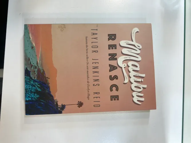 Livro Malibu Renasce - Taylor Jenkins Reid