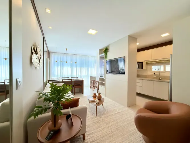 Ao lado da Flávio Boianovski, 2 dormitórios, suíte, novo, mobiliado, sacada e garagem pert