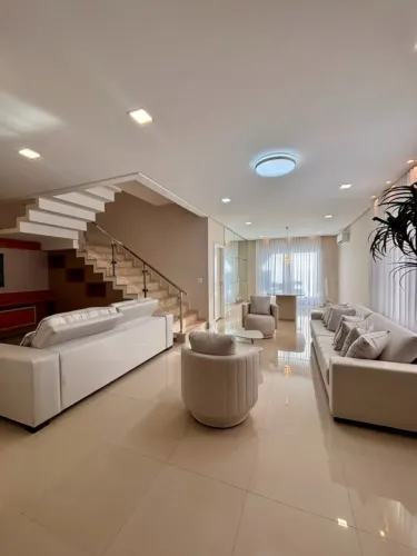 Casa Duplex Fino Acabamento 100% Mobiliada c/ 4 Suites Amplas no Residencial Passaredo