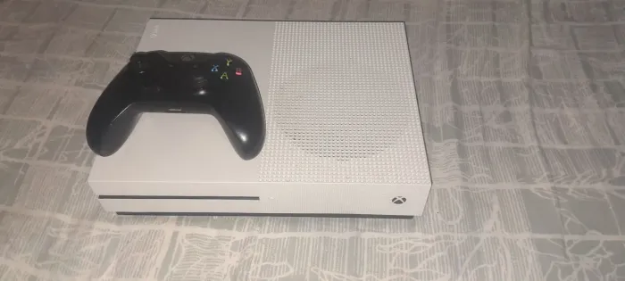 Vendo ou troco Xbox ONE S por um Xbox SERIES S